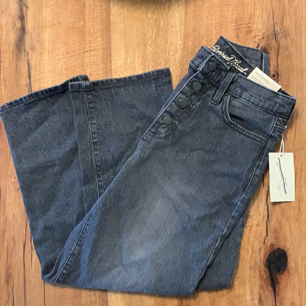 Universal thread vintage straight grey jeans. 24 waist short 00
